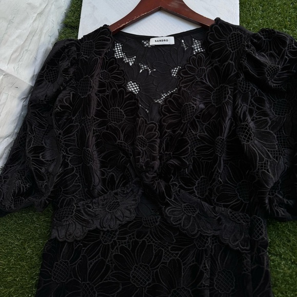 Sandro Ellen Velvet Scallop Maxi Black Noir Floral
Black Dress size 40/10 NWOT - Picture 15 of 16